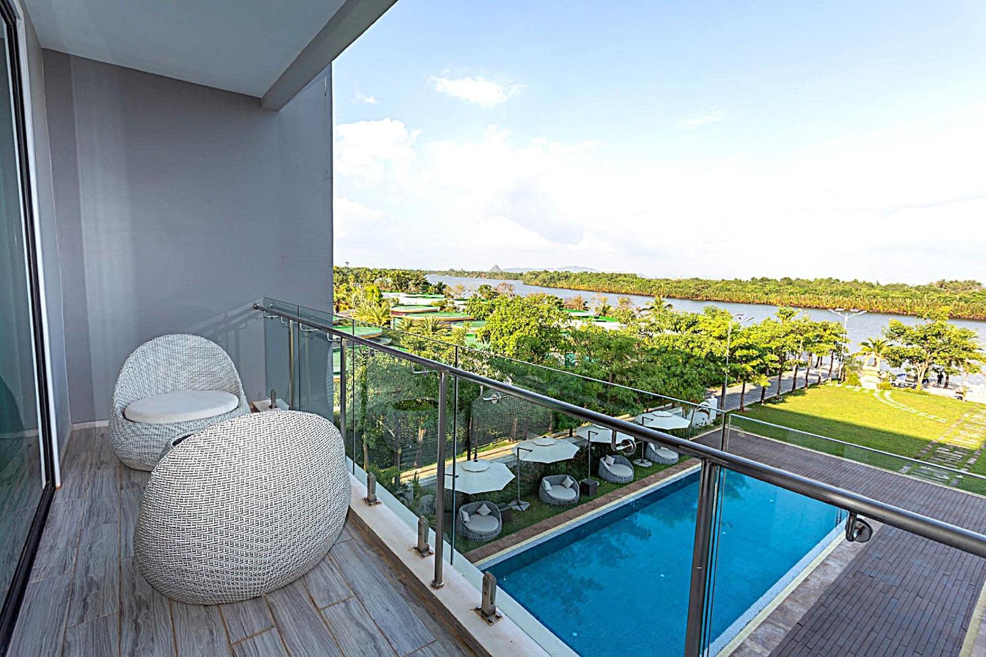 Castle Bayview Resort & Spa Kampot Exterior foto