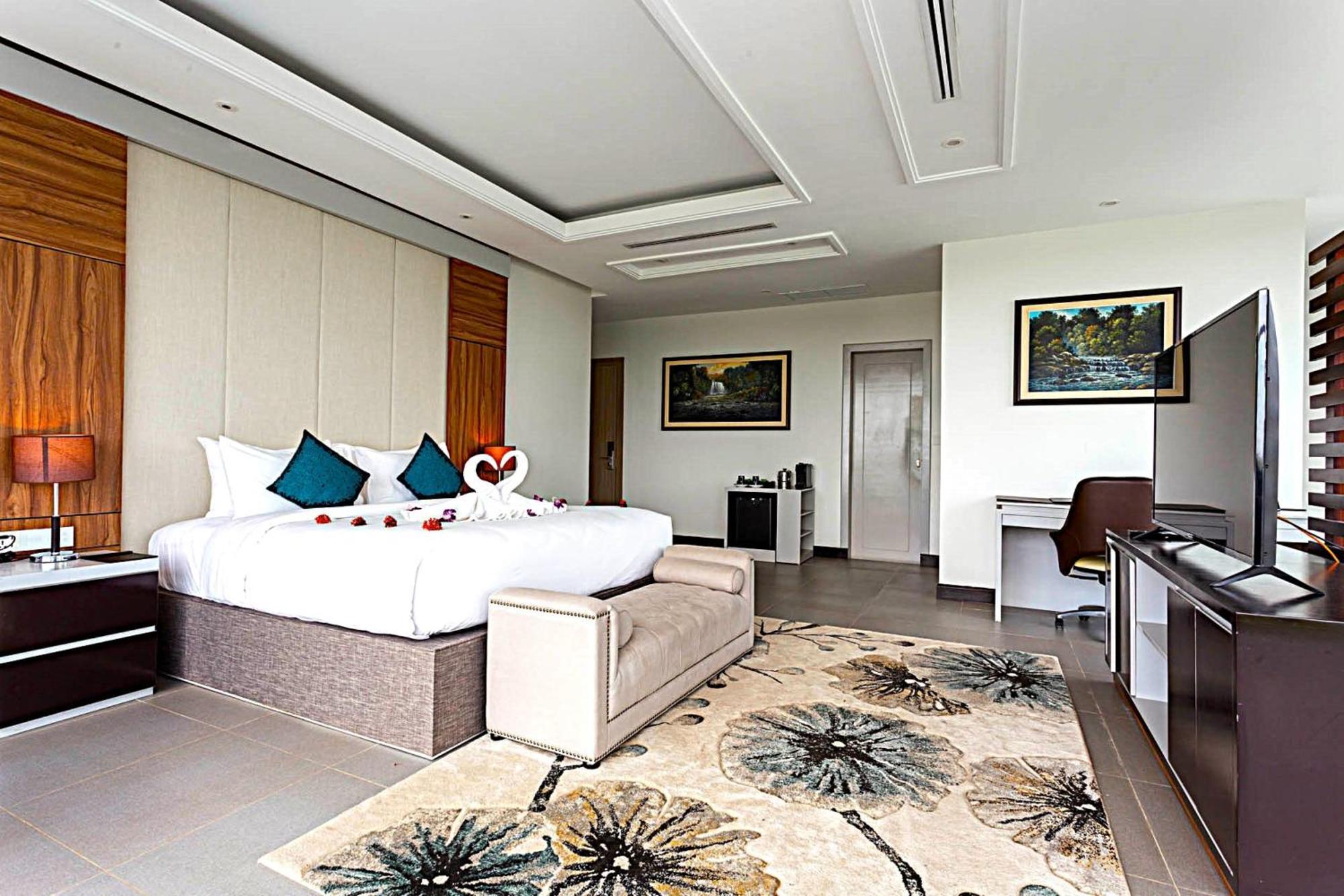 Castle Bayview Resort & Spa Kampot Exterior foto