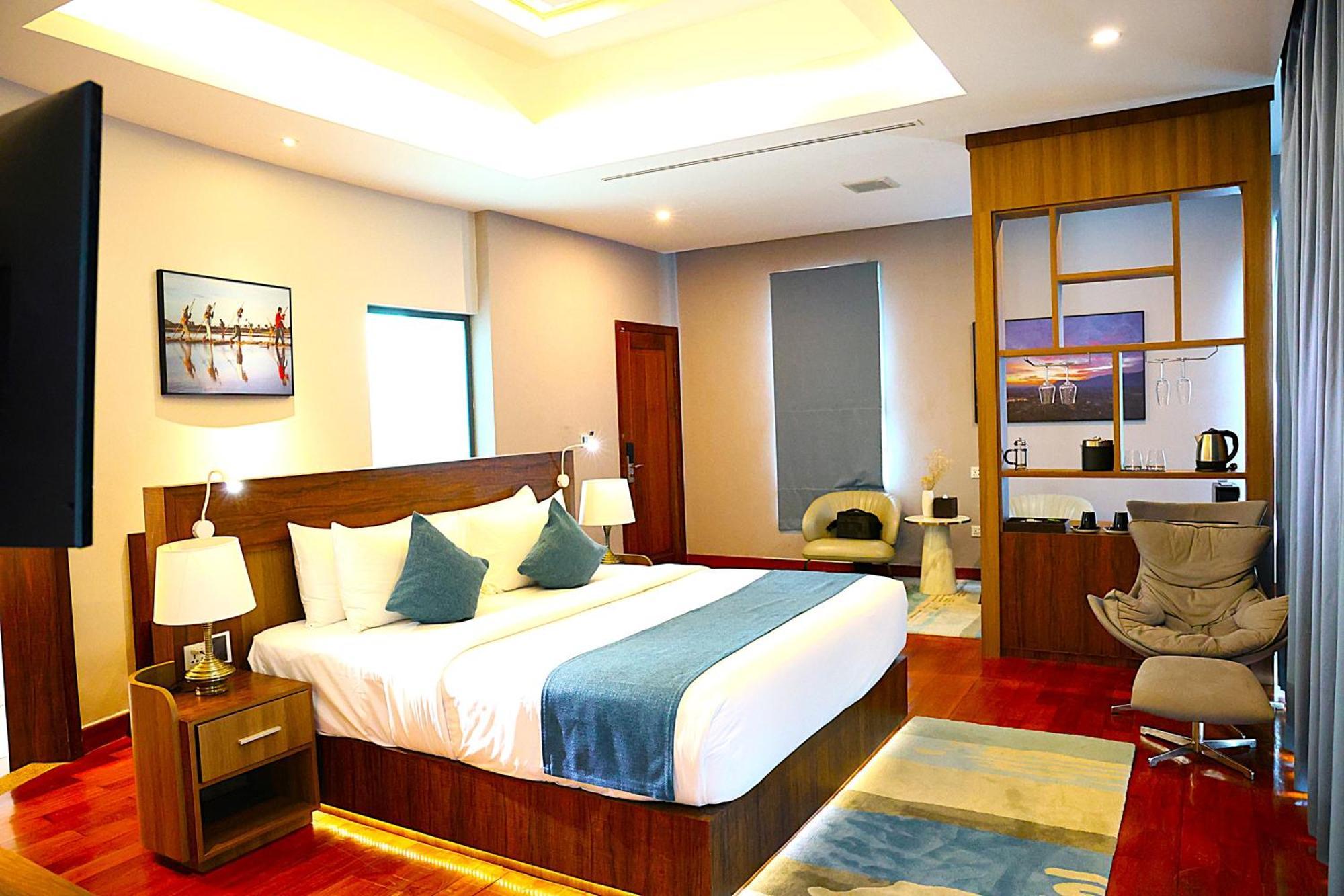 Castle Bayview Resort & Spa Kampot Exterior foto