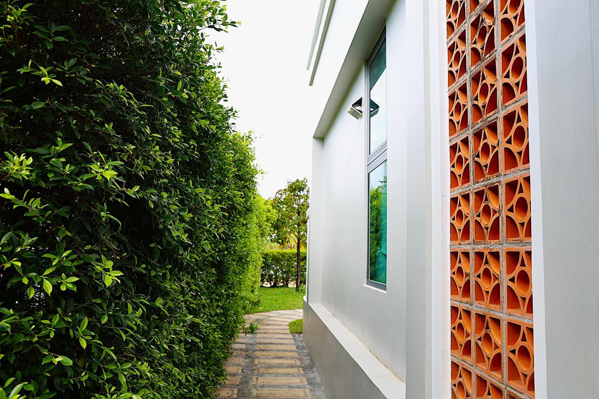 Castle Bayview Resort & Spa Kampot Exterior foto